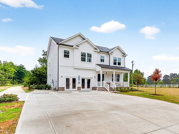 2nd image of 20 Shiloh Woods Cir