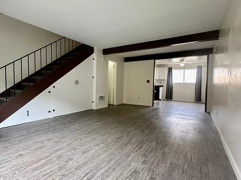 882 N Victor Ave #18 — Photo 4