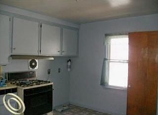 4th image of 23769 Davey Ave