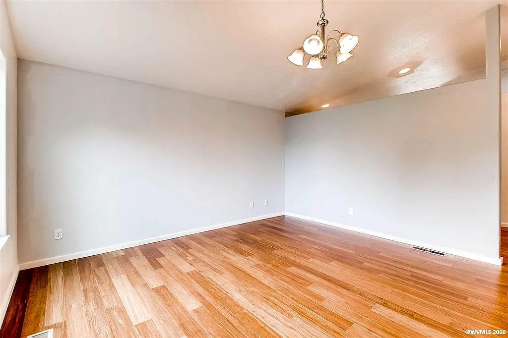 3 bed, 1190 sqft, $2,350 — Photo 4