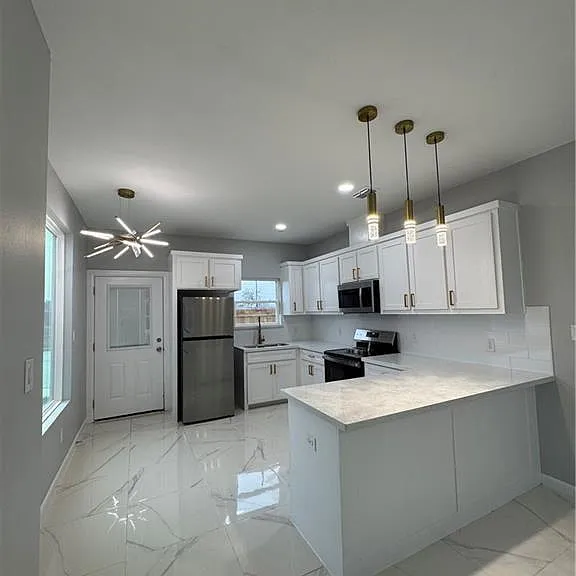 5900 Notre Dame Ave #3 — Photo 4
