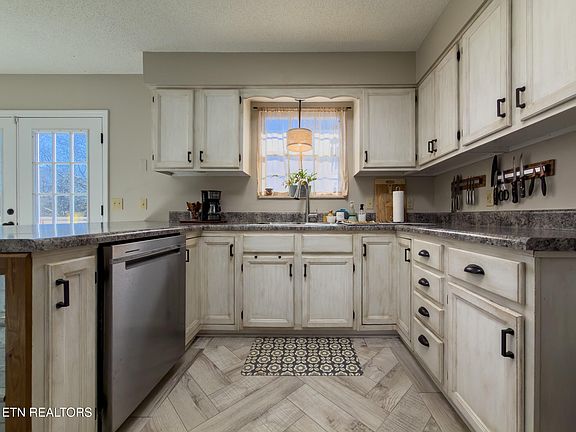 4th image of 232 Creekwood Dr