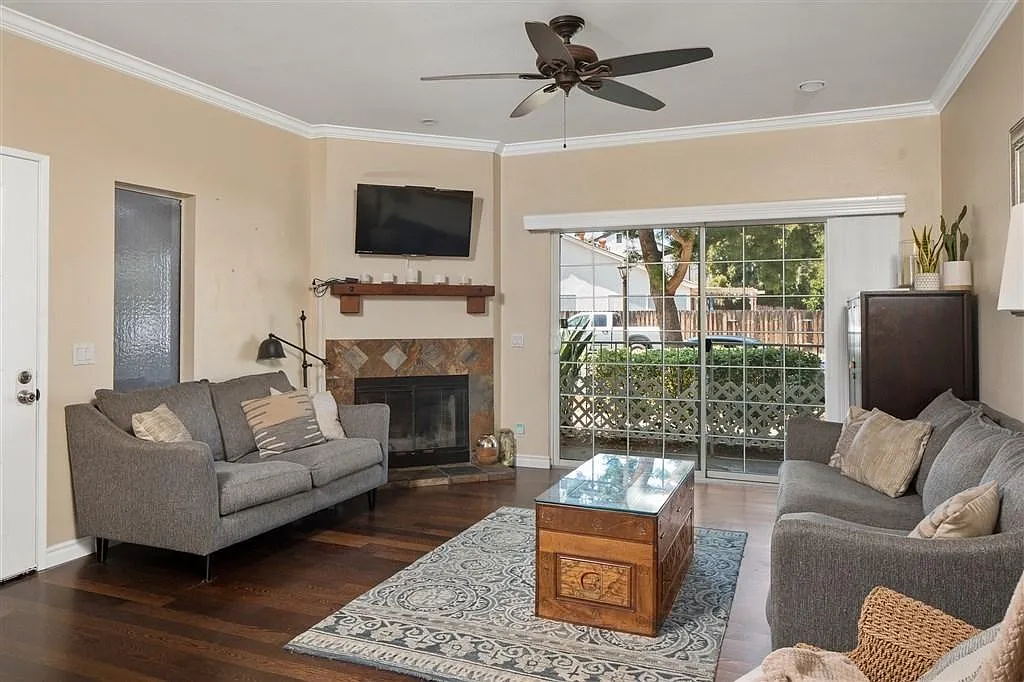 2 bed, 871 sqft, $2,800 — Photo 1