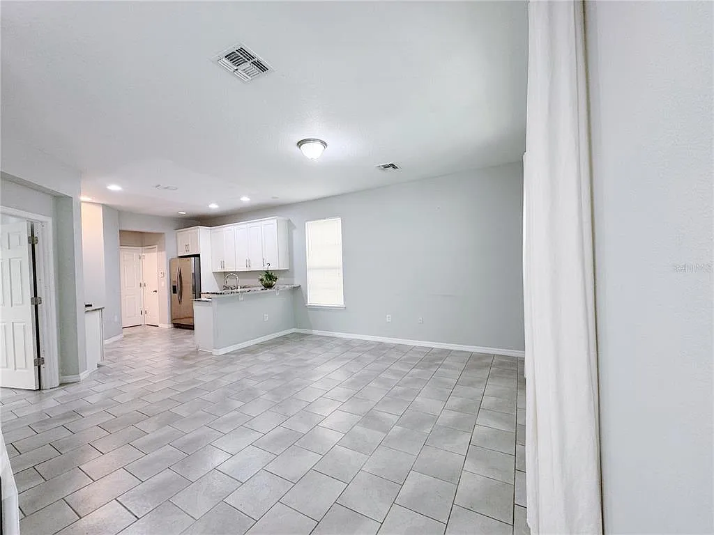 4 bed, 2.5 bath, 2087 sqft, $2,900 — Photo 4