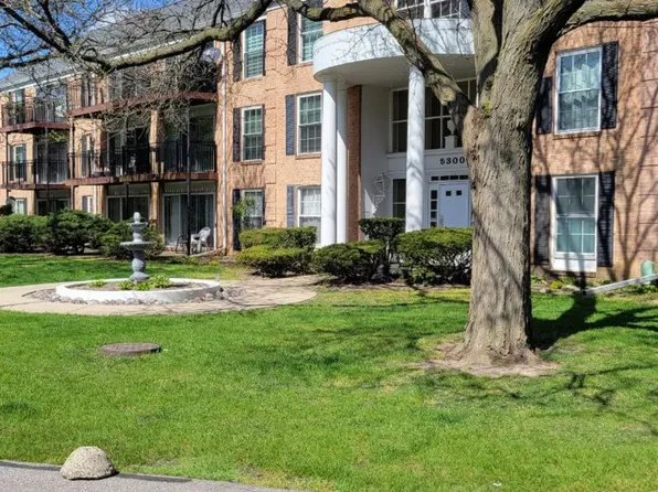 5300 Carriageway Dr APT 304, Rolling Meadows, IL 60008