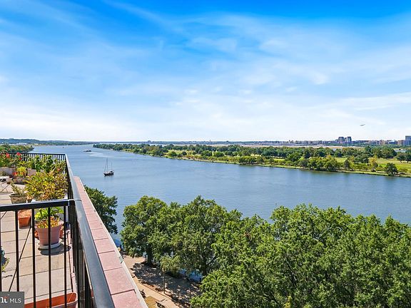 4th image of 1317 4th St SW