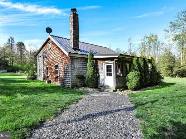 476 Bear Creek Rd, Schuylkill Haven, PA 17972