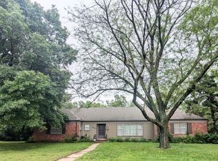 1002 N Stratford Ln, Wichita, KS 67206