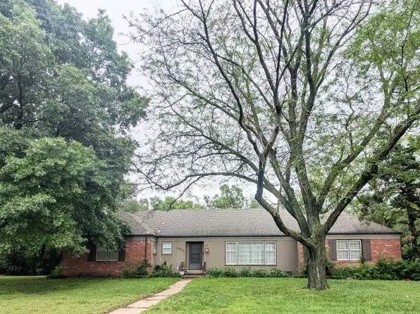 1002 N Stratford Ln, Wichita, KS 67206