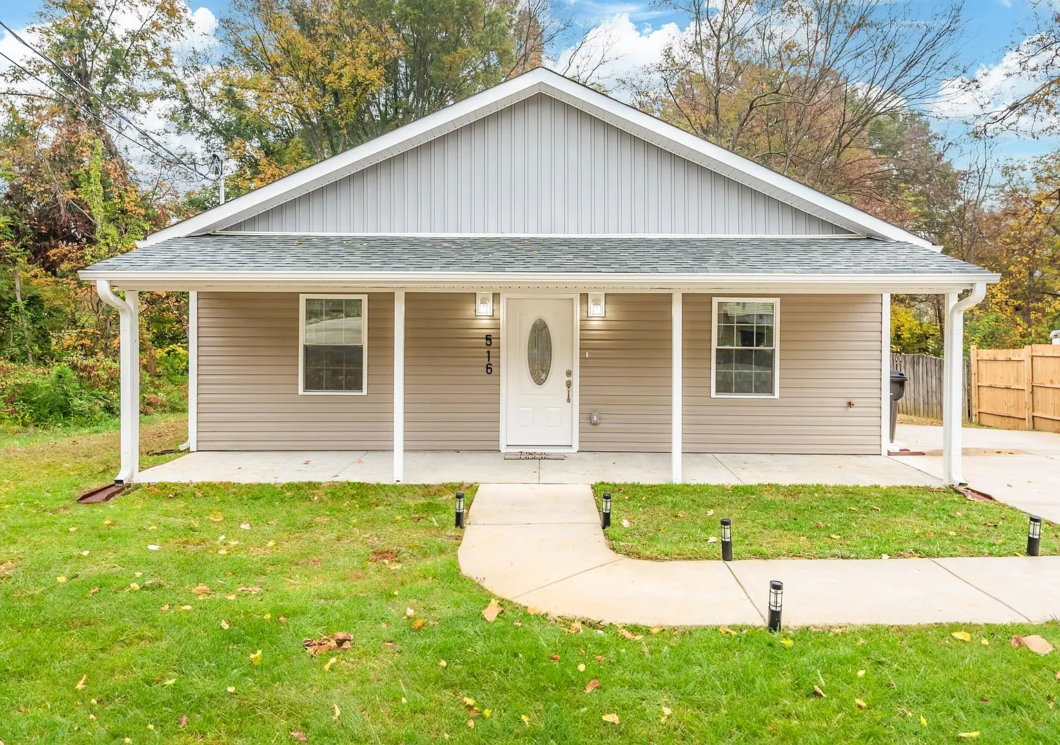 $500 OFF Special - 4Bd/ 2Bath Ranch Style home mins from Downtown Burlington — Photo 2
