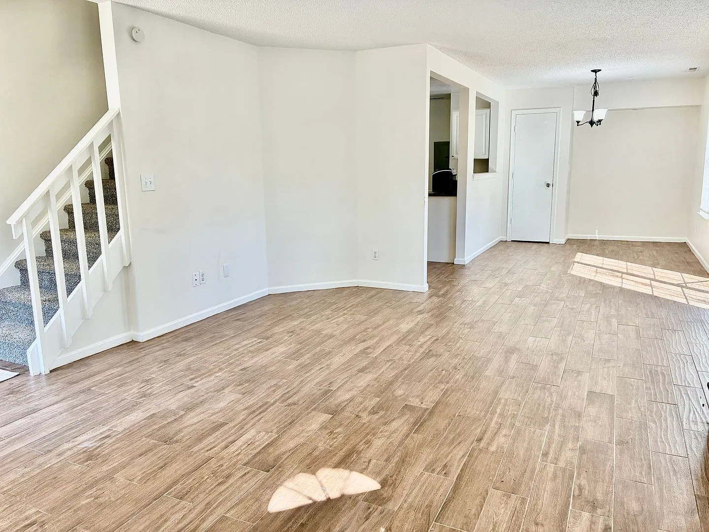 Beautiful updated townhome — Photo 4