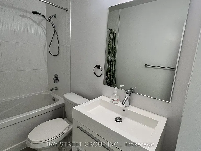 297 College St #1012 — Photo 10