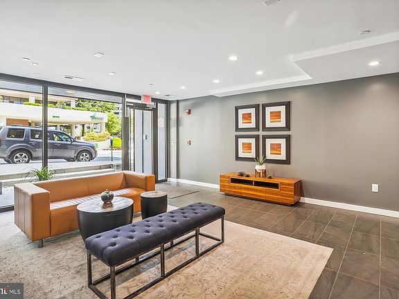 3rd image of 700 Roeder Rd #401