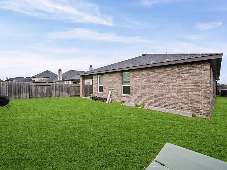 3042 Schultz Manor Ln — Photo 24