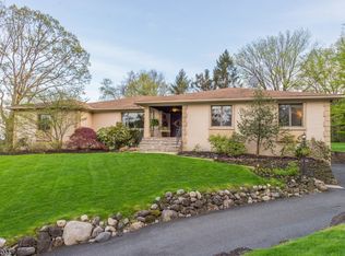 16 Old Orchard Dr, Hawthorne, NJ 07506
