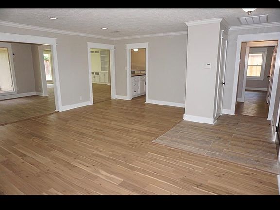 2nd image of 4826 Creekbend Dr