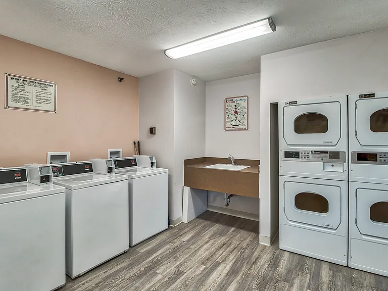 Parkview Place Apartments — Photo 9