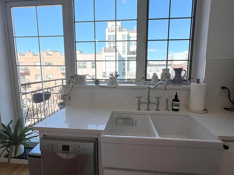 43 Meserole St #4B — Photo 7