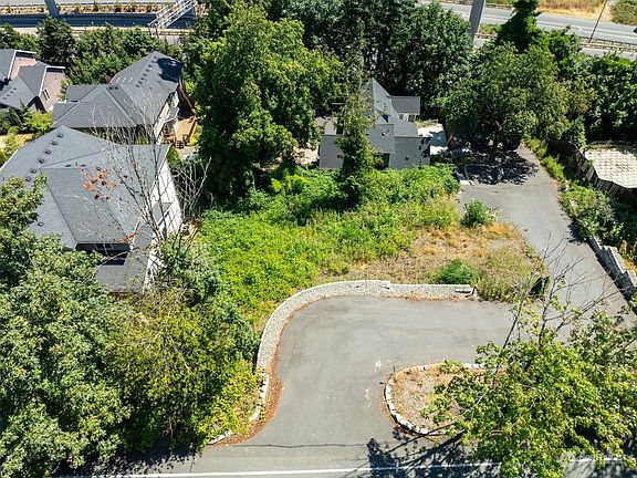 3rd image of 3234 113th Avenue SE