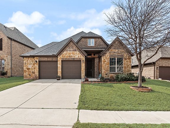 3rd image of 15445 Bluffdale Dr
