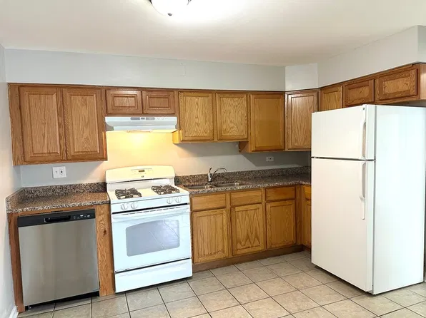 8656 S 84th Ct #1SW, Hickory Hills, IL 60457
