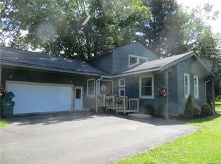 4051 N Hampton Brook Dr, Hamburg, NY 14075