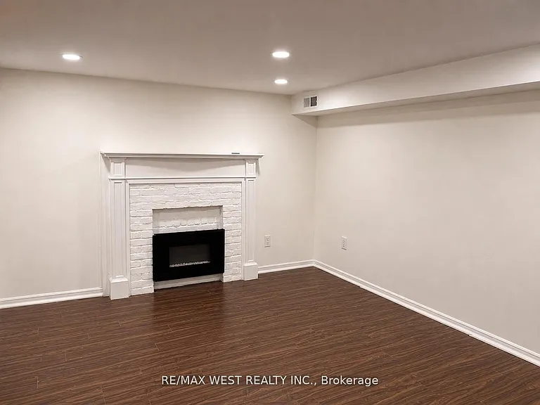 84 Mackenzie Cres #BASEMENT — Photo 2