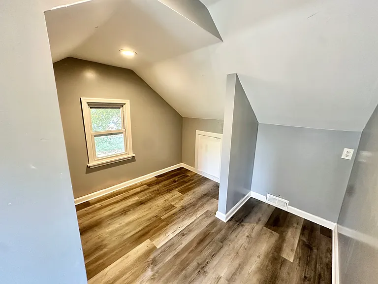 26 Townsend Ave — Photo 21