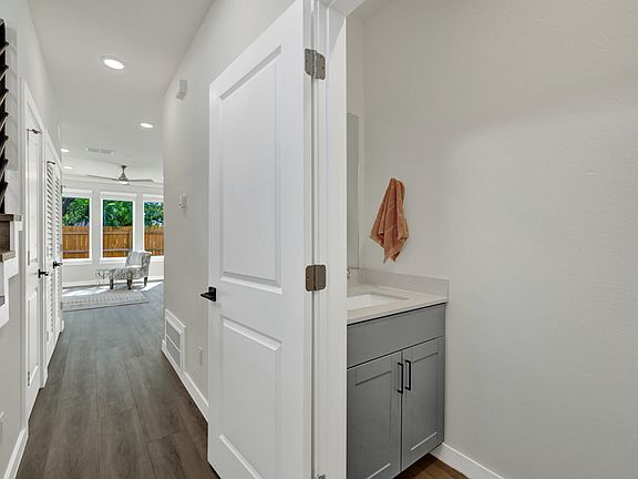 3rd image of 104 Creekside Trl #504