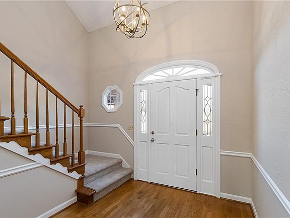 4th image of 355 Stepping Stone Dr