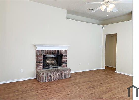 3rd image of 4962 Marina Del Rd