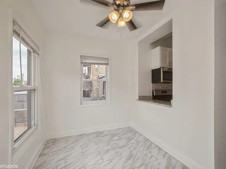 2528 N Burling St #2W — Photo 3