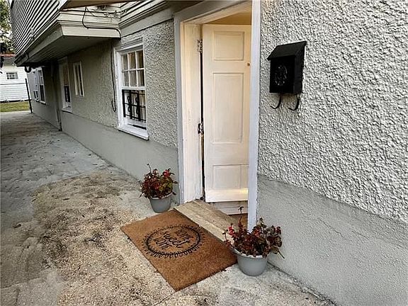 3rd image of 1618 Broadway St