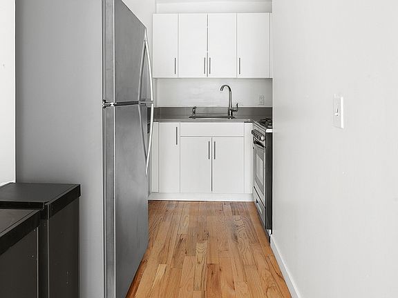 5th image of 60 W 14th St APT 6A