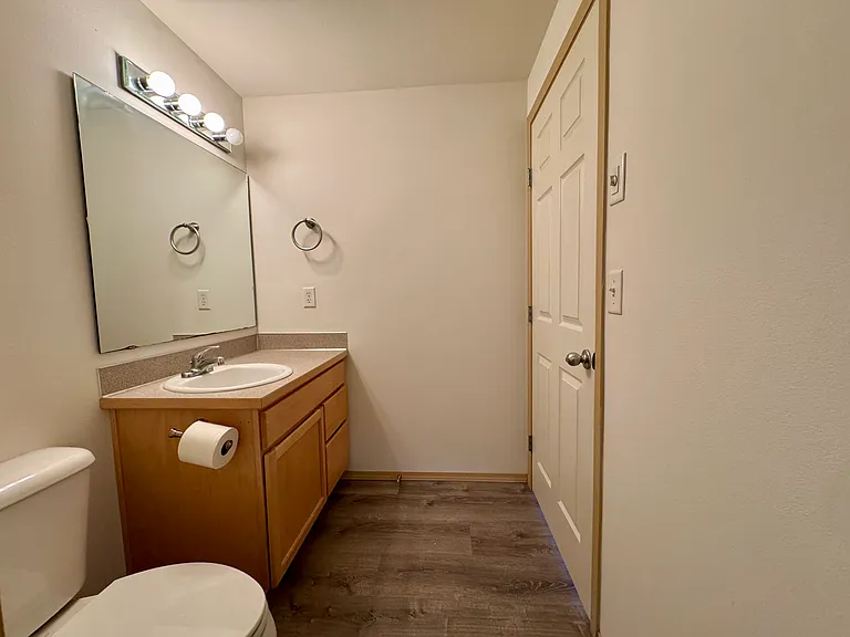 7470 Leeside Dr — Photo 14