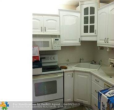 5th image of 844 SW 12th Ct