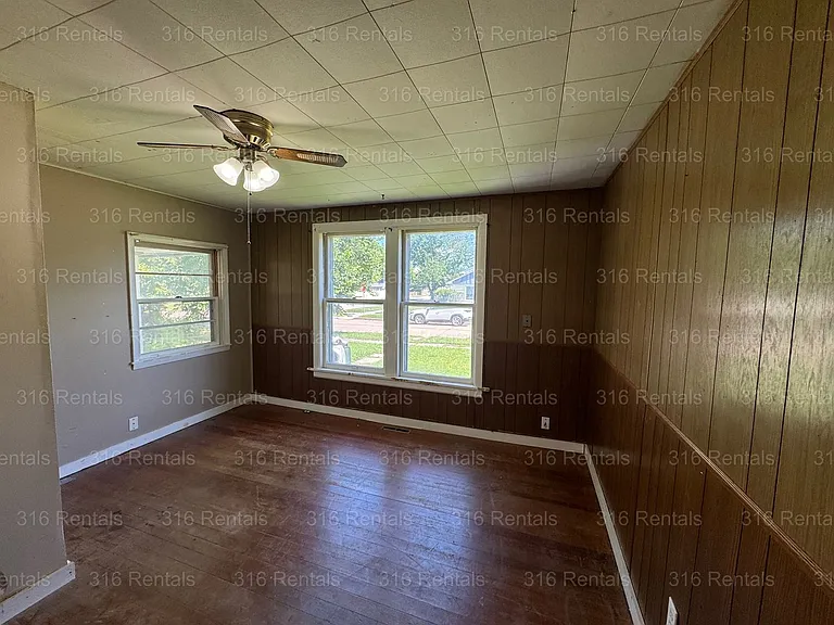 227 SW 4th St — Photo 2