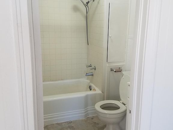 2nd image of 106 21st St Ste A
