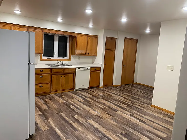 1531 Buffalo St — Photo 2
