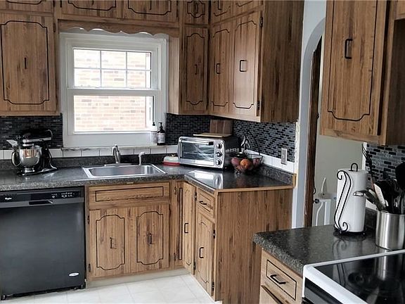 3rd image of 15035 Rosemary Ave