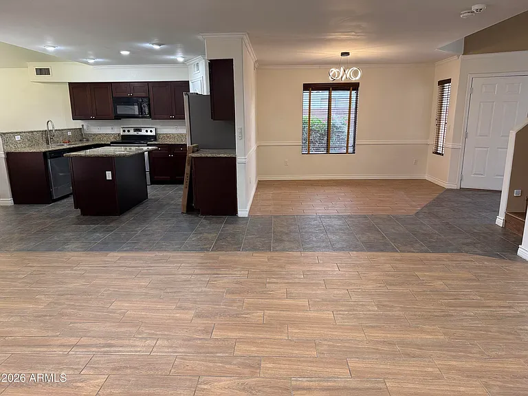 518 W Scott Ave — Photo 11