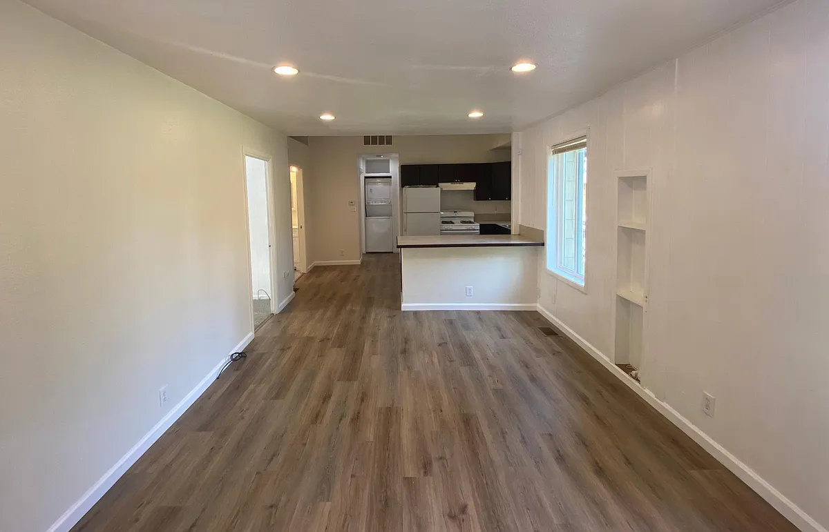 Living room & Kitchen - 1020 Ivy St