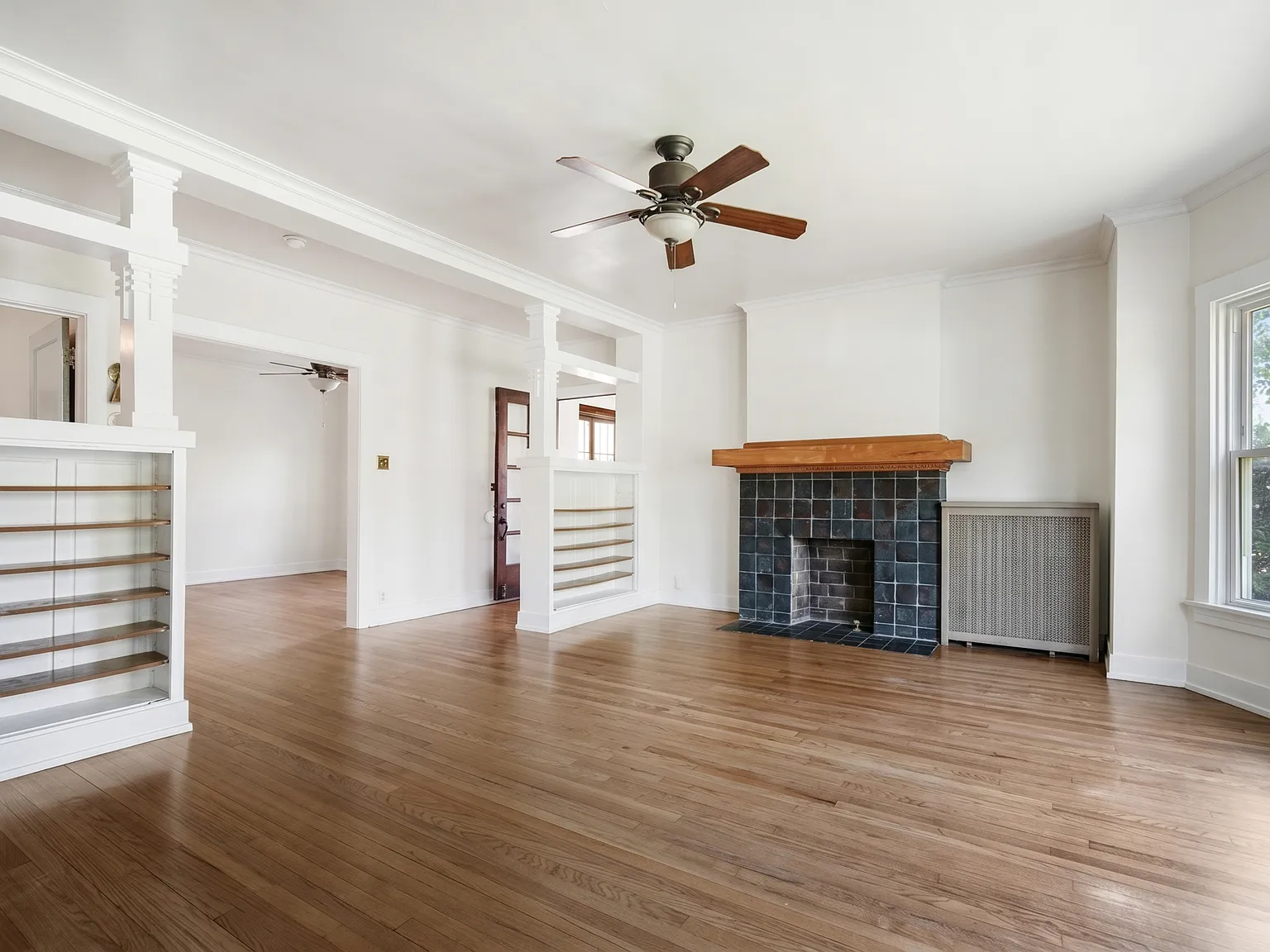 3 bed, 2.0 bath, 2200 sqft, $3,295 — Photo 2