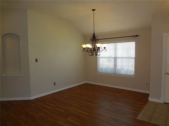 4th image of 10408 Lake Brook Dr