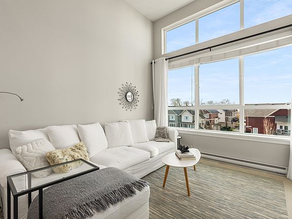 4th image of 4690 Hawk Ln #408