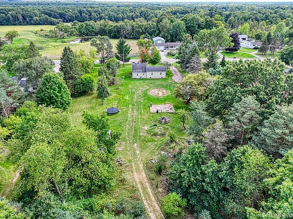 3rd image of 10173 E Mount Morris Rd