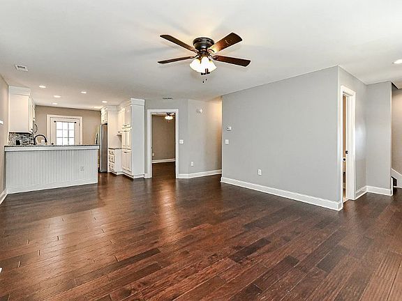 4th image of 704 N Main St