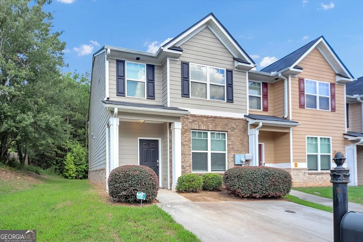 3 bed, 2.5 bath, 1468 sqft, $1,800 — Photo 2