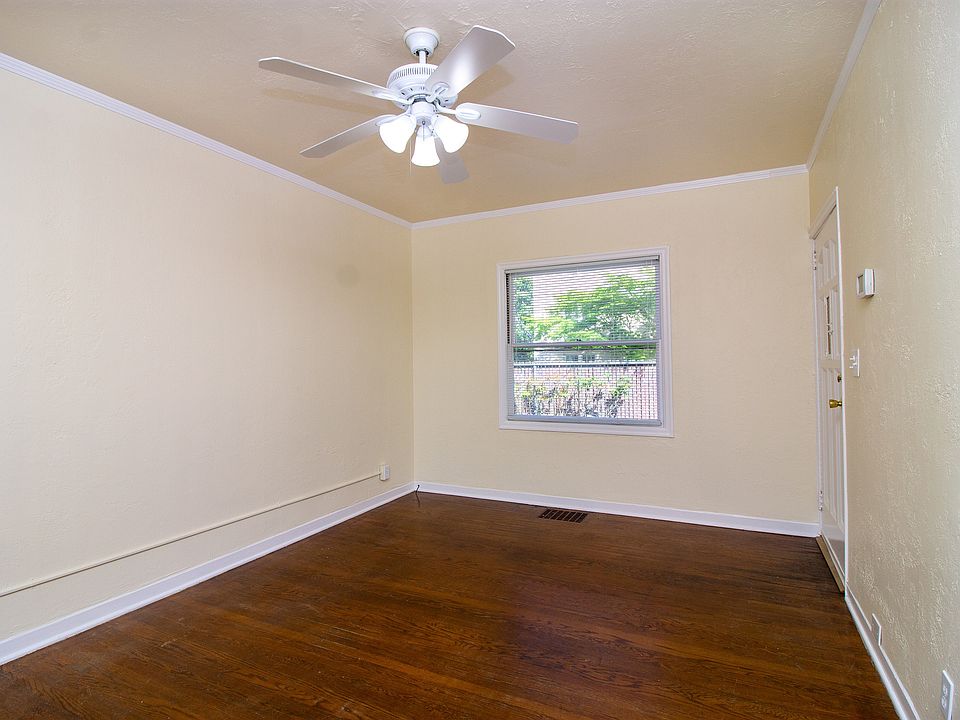 Gardner Court - Portland Oregon - Living Room