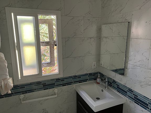 5th image of 1049 N Stanley Ave APT 2